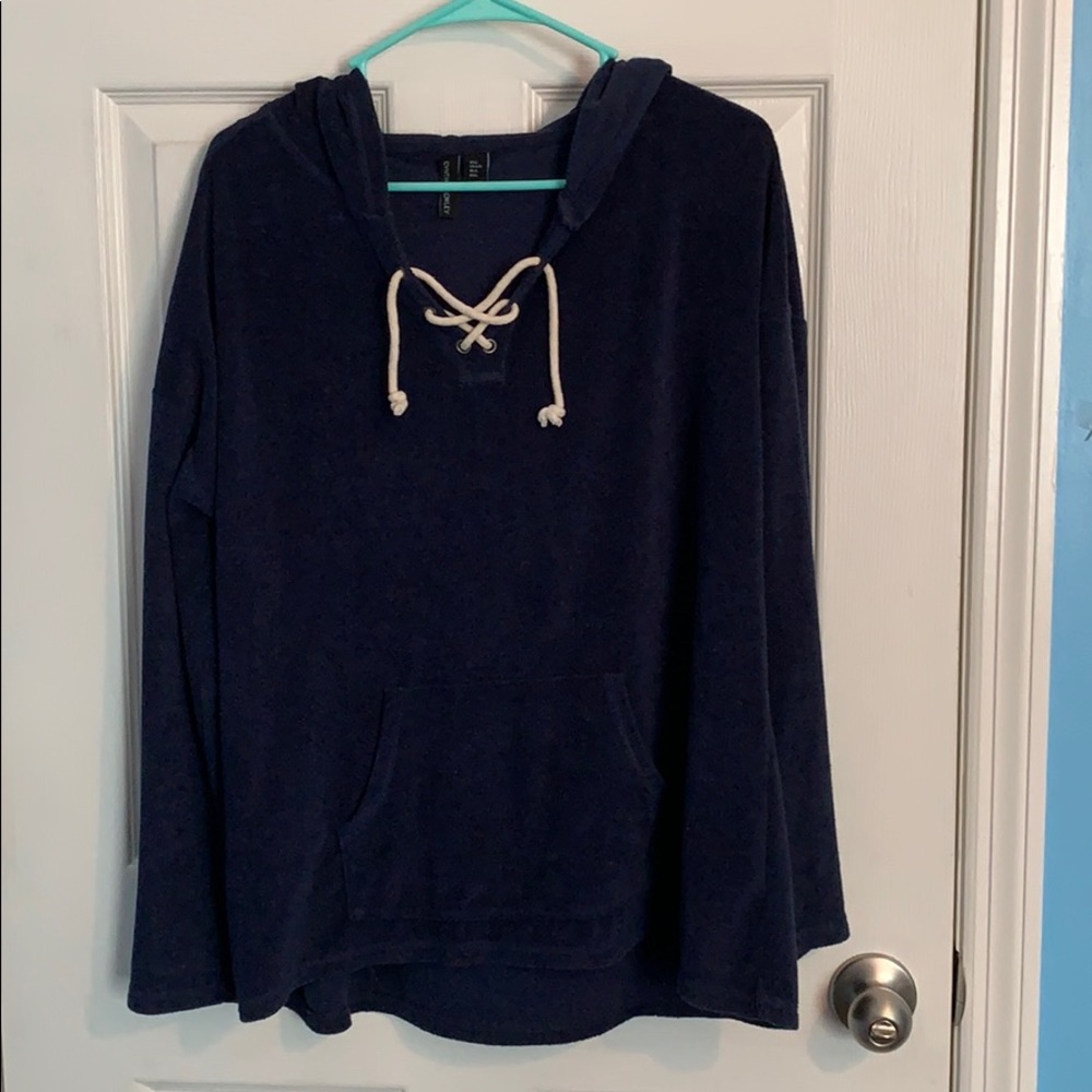 Long sleeve shirt w/ hood and pocket